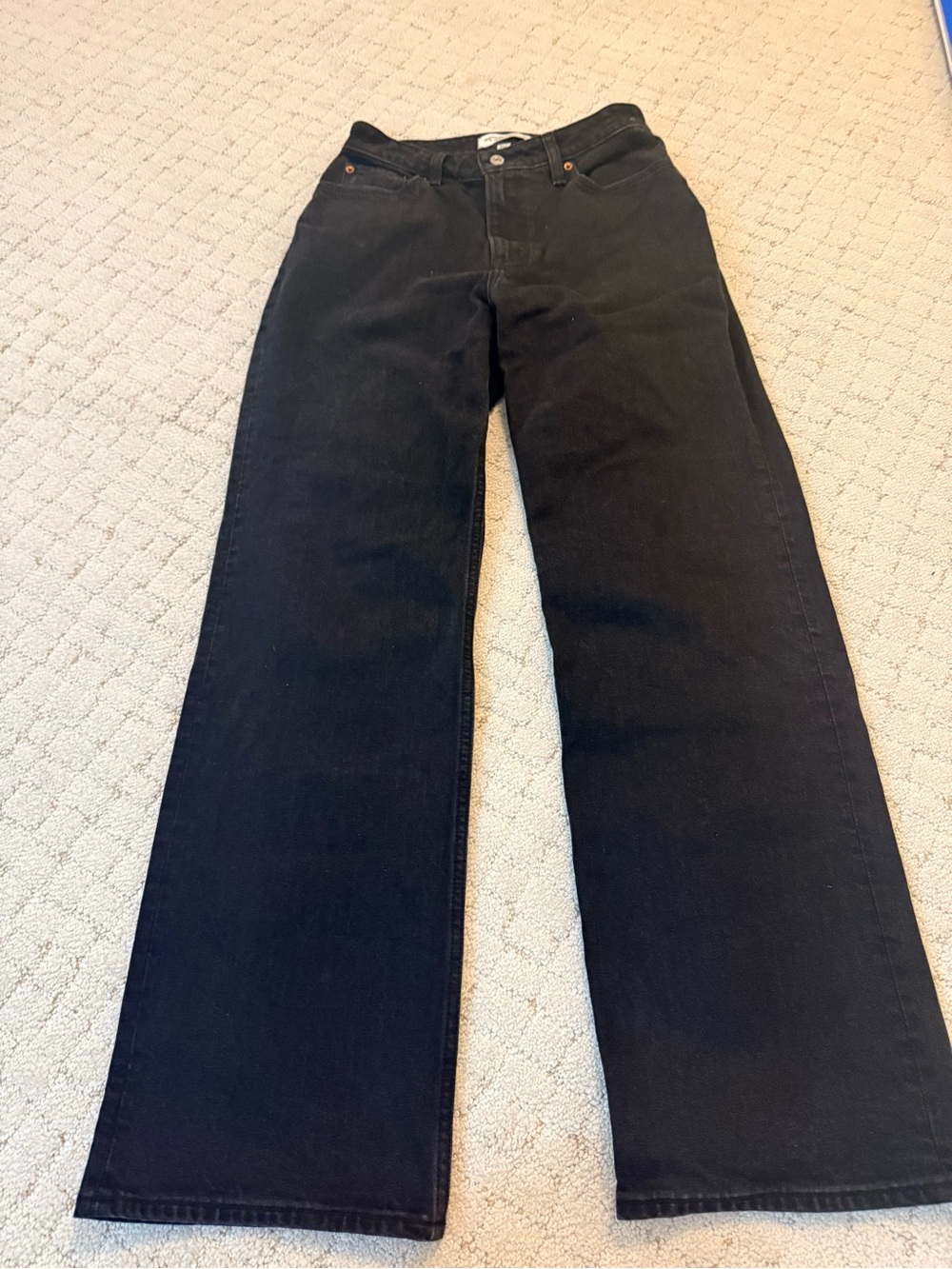 Abercrombie & Fitch Curve Love High Rise 90s Relaxed Jean in a black wash, sized